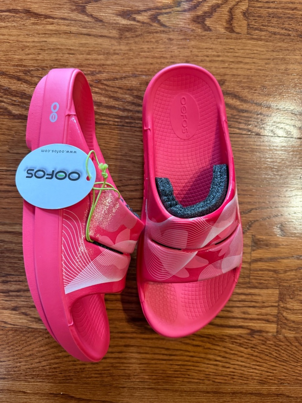 OOFOS Vibrant Pink Recovery Slides